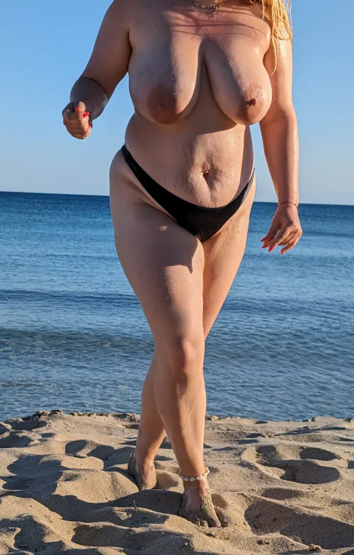 Thumbnail SeraphinaNoirof Discusses 'F23 My Mom Body' in the Chubby Category
