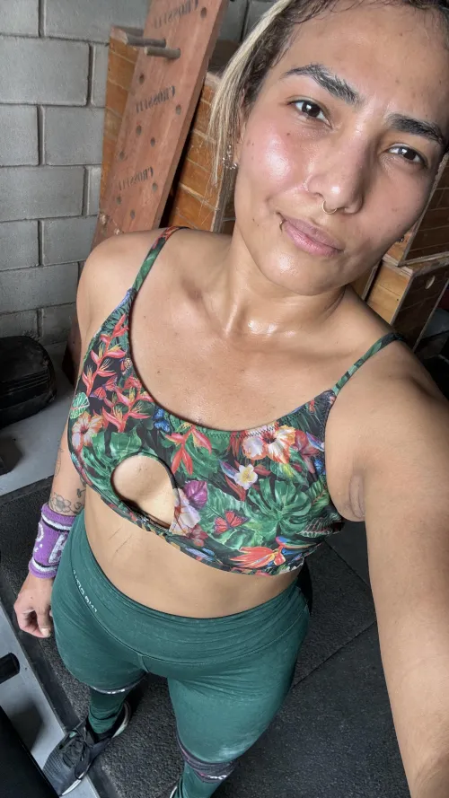 Thumbnail Monday Energy Boost: missbolivar's Vibrant Lifestyle