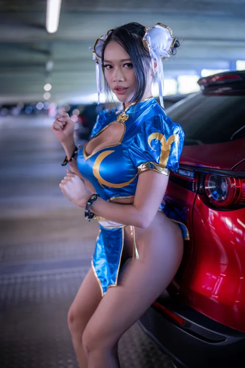 Thumbnail linny_hill Embodies Chun Li's Strength in Street Fighter Cosplay