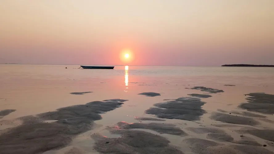 Thumbnail Chasing Sunsets: The Beauty of Beach Tranquility by Hellothere7179