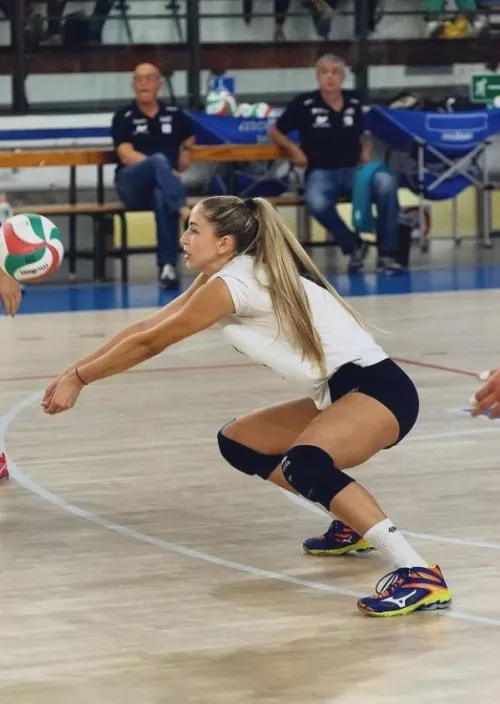 Thumbnail Barbara Dapic: Making Waves in Volleyball