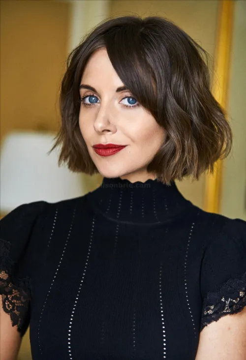 Thumbnail Alison Brie's Baby Blues: A Peek into JewishBabes Life | cor0094