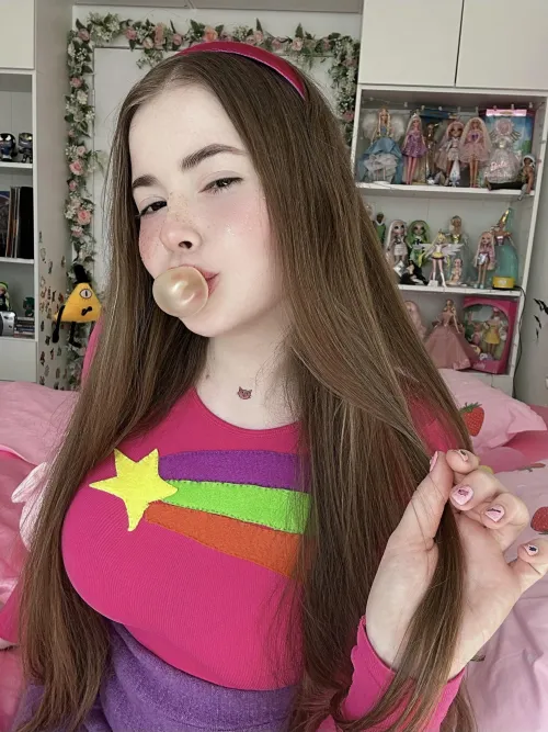 Thumbnail Mabel Pines Cosplay from Gravity Falls at Disney | Heracllitus