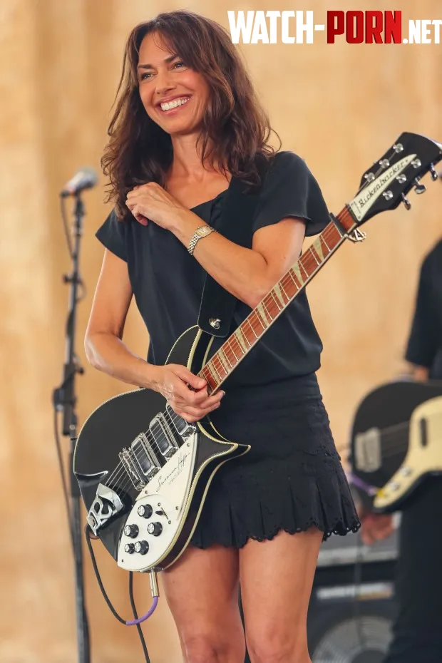 Susanna Hoffs by guitartoad