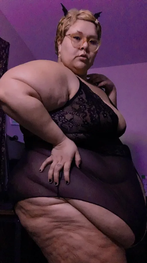 Thumbnail Appreciating All These Curves by FloorTotal2526 | BBW