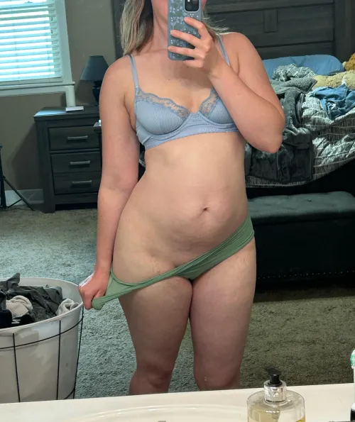 Thumbnail Appreciating the Mom Bod - Do You Like Mine? by Your_Sexy_Goddess | CamSluts