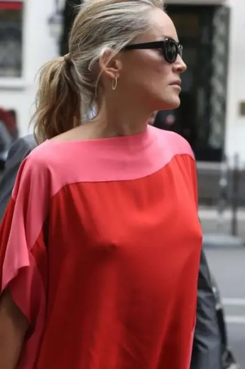 Thumbnail Sharon Stone's Stunning Shots: CelebrityPokies Collection