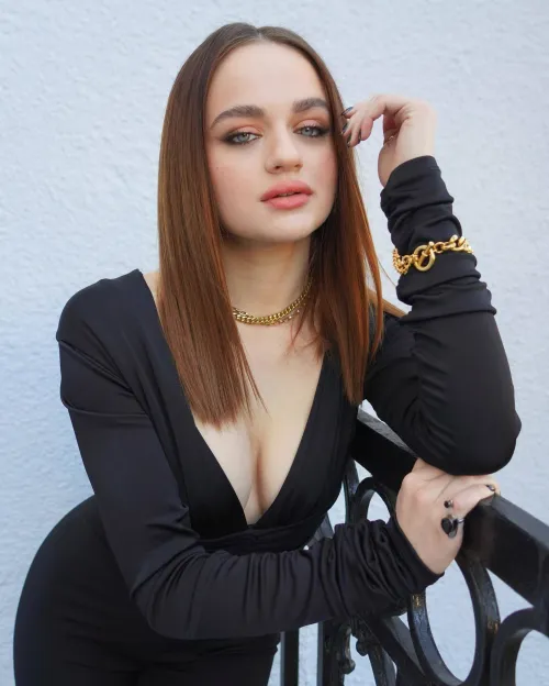 Thumbnail Joey King Cleavage: Explore JewishBabes with Author cor0094