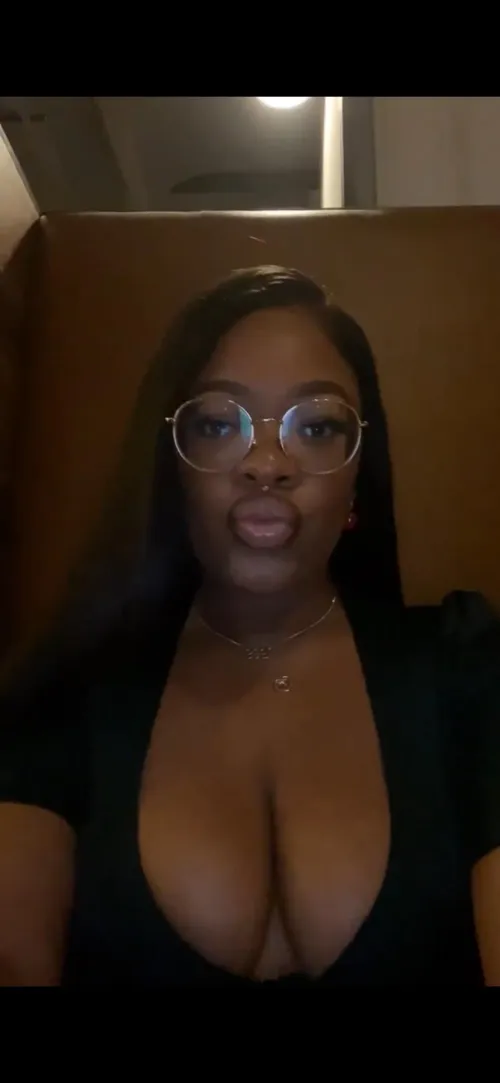 Thumbnail Appreciating a Fine Ass: Insights from brattygirllo