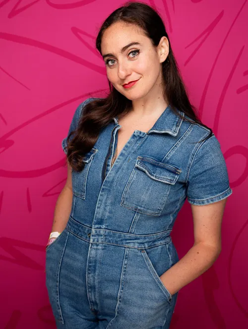 Thumbnail Catherine Cohen: The Witty World of a JewishBabes Comedian | guitartoad