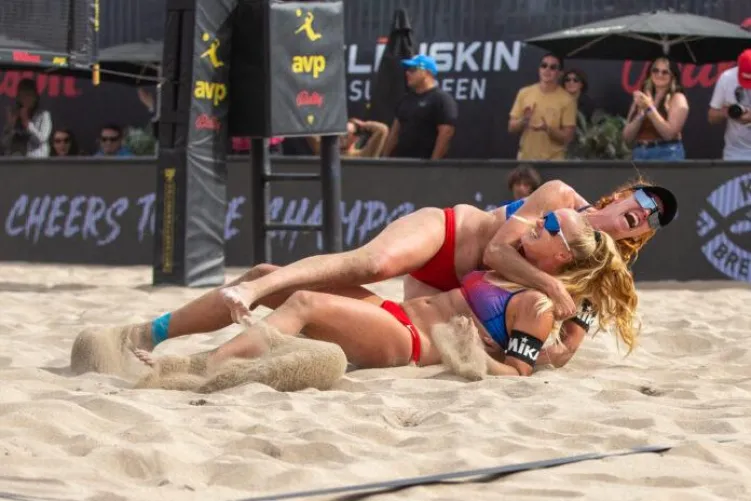 Thumbnail Sara Hughes and Kelly Cheng: AVP Huntington Beach Excitement