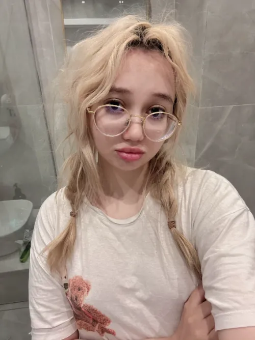 Thumbnail Stylish Appeal: Messy Hair and Glasses by mayobeby | GirlswithGlasses