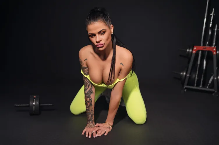 Thumbnail Curvy Delight: Jesica_Carllo Tempts with Big Boob Revelations on OnlyFans