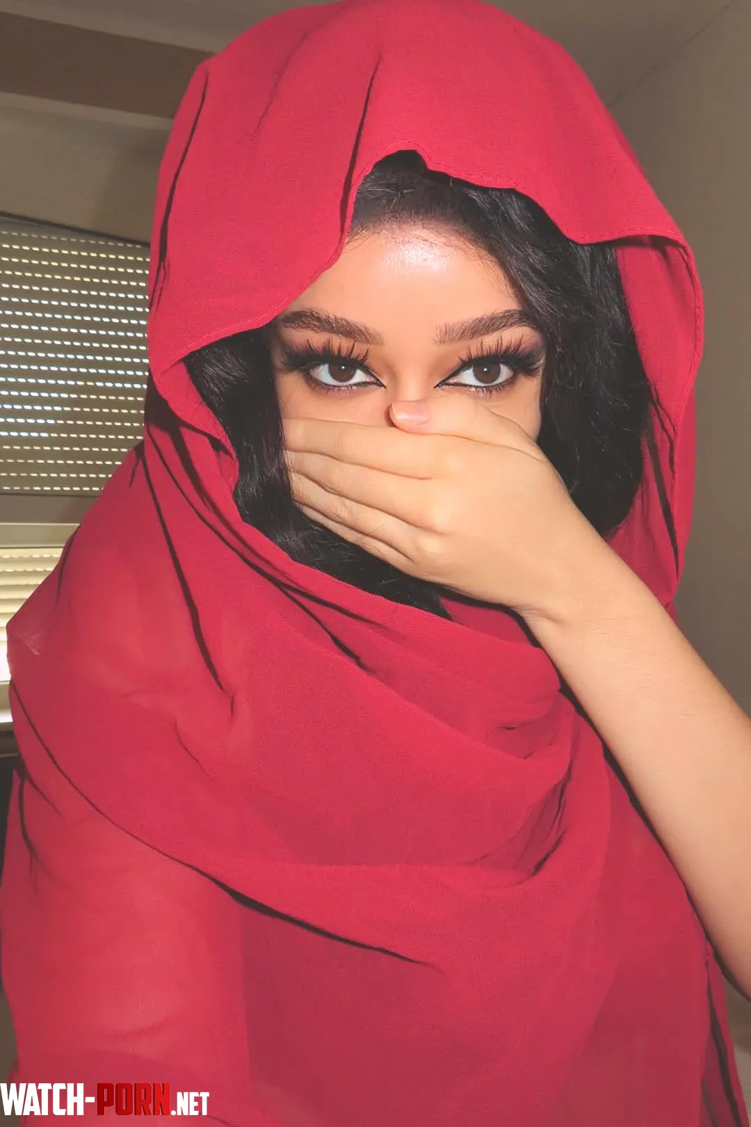 In the world full of trends I choose to stand out with my red niqab by hurtdessertrose