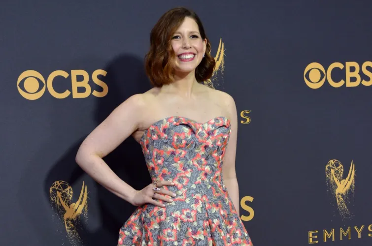 Thumbnail Vanessa Bayer: A Spotlight on a JewishBabes Star | guitartoad