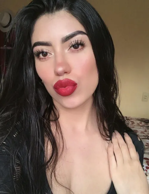 Thumbnail Greetings for Wednesday: Dive into Pouting with RosaLouzz