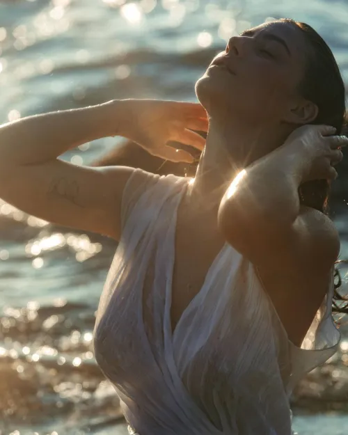 Thumbnail Alejandra Guilmant: Showcasing Beauty as a Sexy Woman of the Day