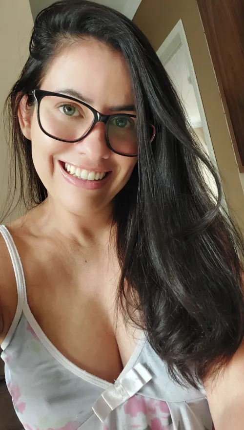 Thumbnail Hello World: A Peek into GirlswithGlasses by Isiscristine | GirlswithGlasses