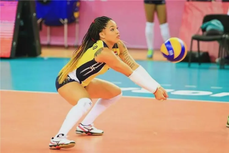 Thumbnail Brenda Castillo: A Volleyball Player Making Waves