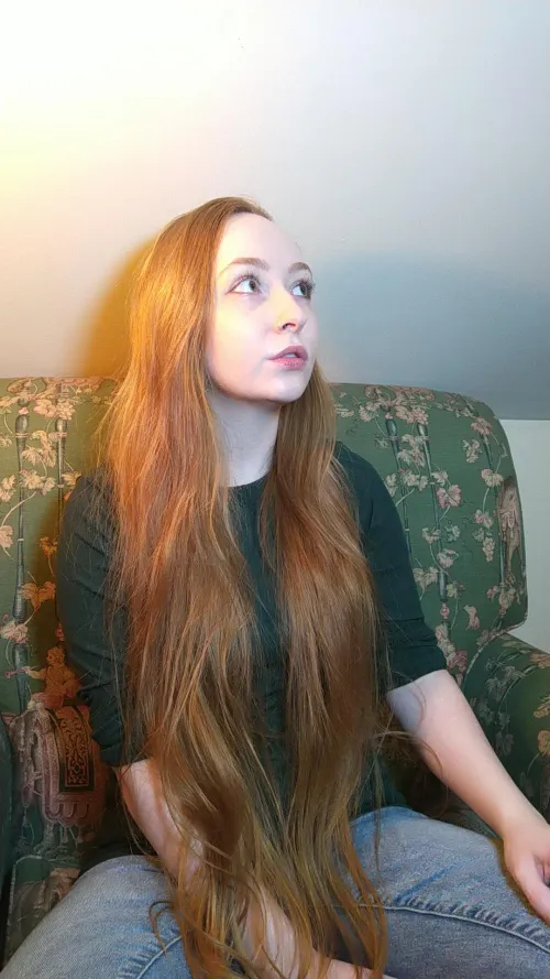 Thumbnail TinyTink33: Sharing the Joys of Being a Rapunzel-like Ginger
