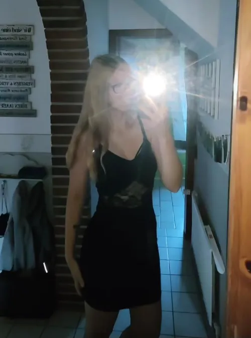 Thumbnail Simply Hello: millifilli124's MirrorSelfie Greeting