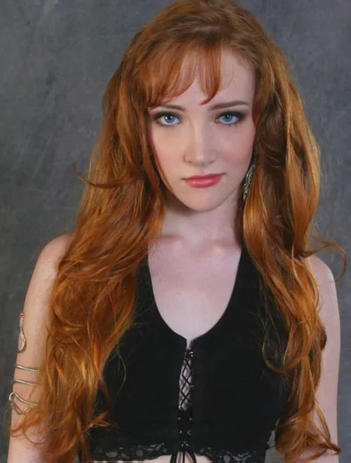 Thumbnail Scarlett Pomers: A Redheaded Darling