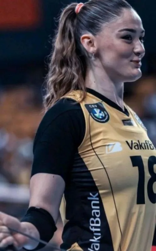 Thumbnail Zehra Gnes: Turkish Volleyball Star Making Waves