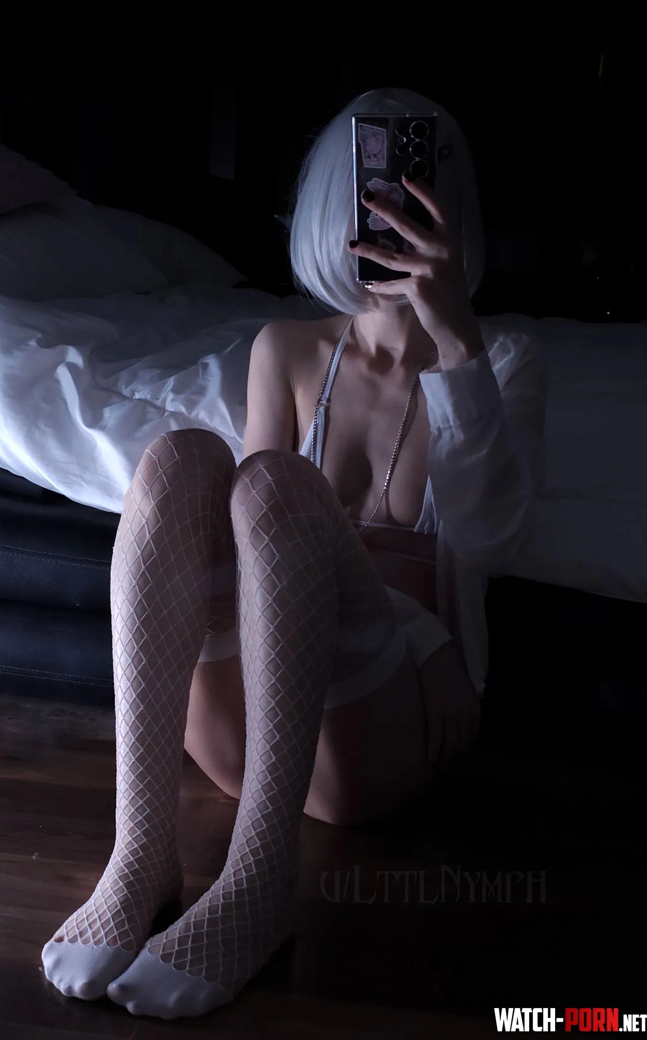 All white by LttlNymph