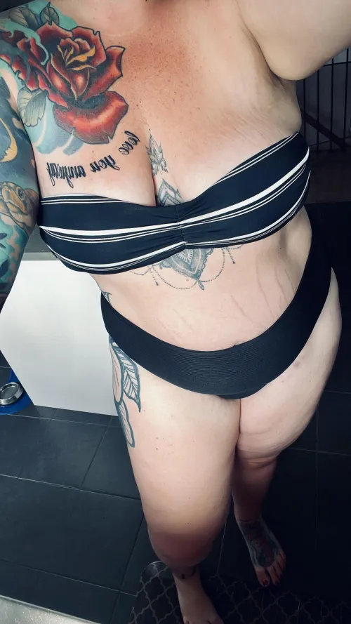 Thumbnail Curvy, Tattooed, and Tall: Embracing Amazing Curves by miss_lola_2023