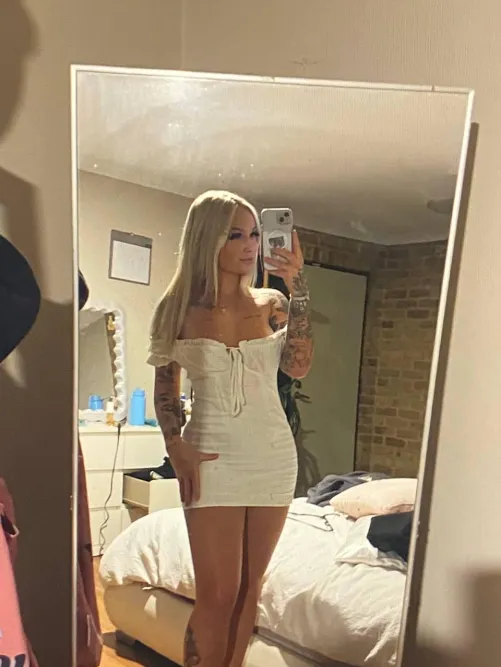 Thumbnail KnappSylvia's Question: Do You Find Me Hott? MirrorSelfie