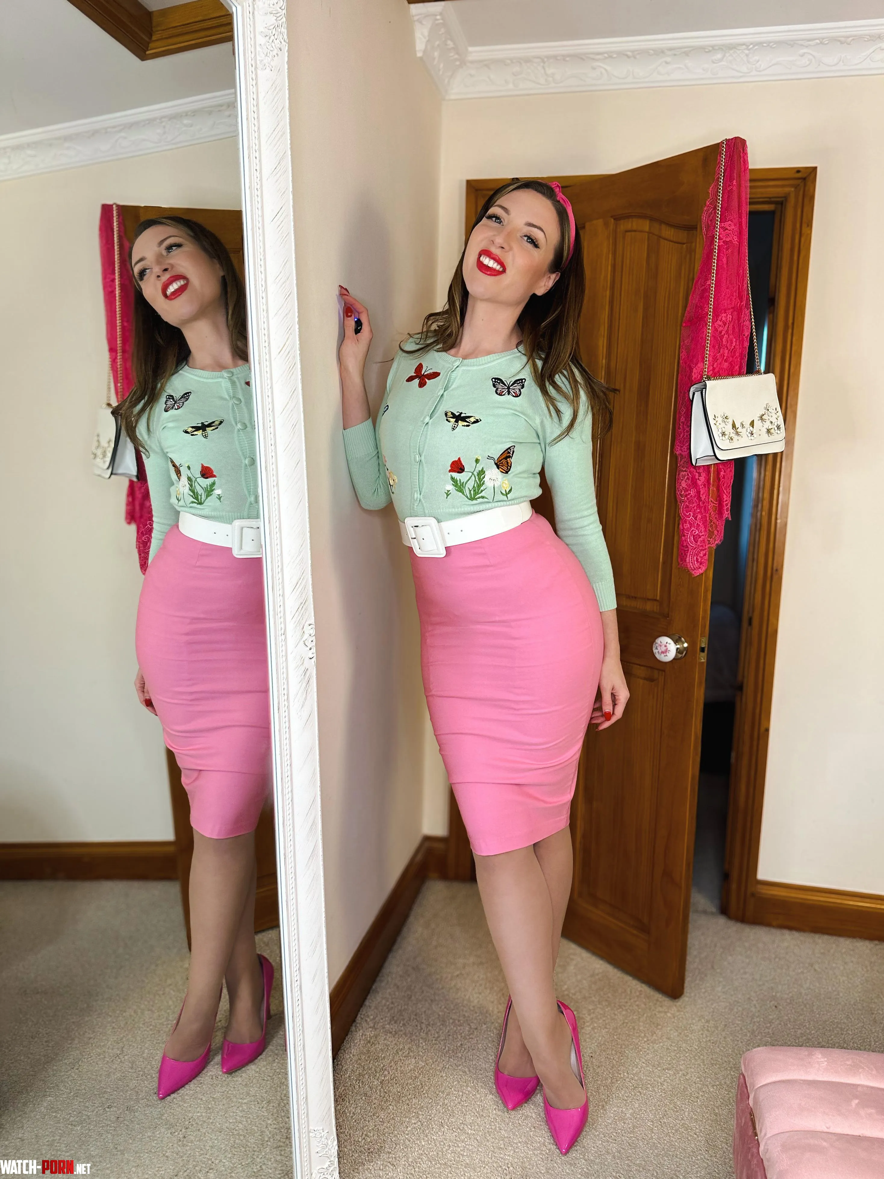 Just a smiley gal in her pencil skirt  by Bunny_Bardot