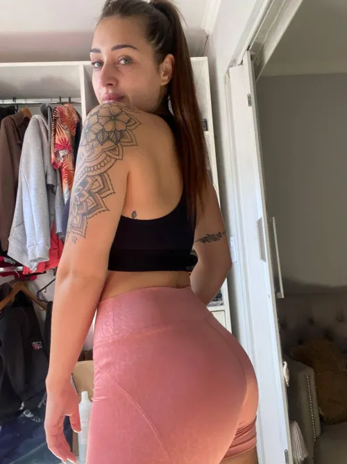 Thumbnail Gym Fashion Goals: GoonetteBaby_'s Love for Croptops | croptopgirls