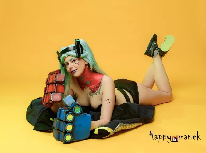 Thumbnail HappyManekn's Rebecca Transformation | cosplaybutts