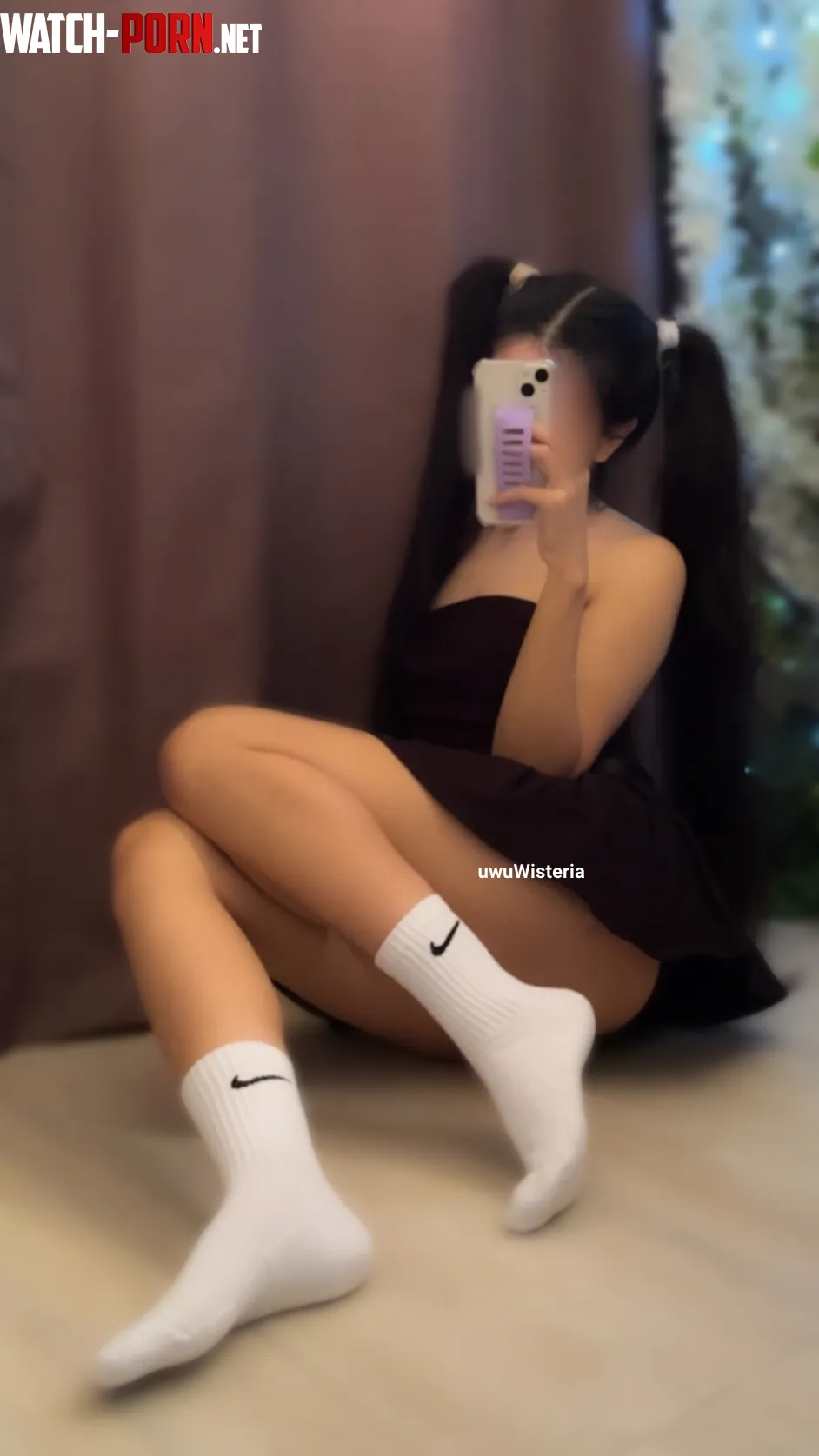 my favorite way to take pics  by uwuWisteria