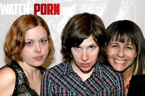 SleaterKinneys Carrie Brownstein ctr and Janet Weiss rt by guitartoad