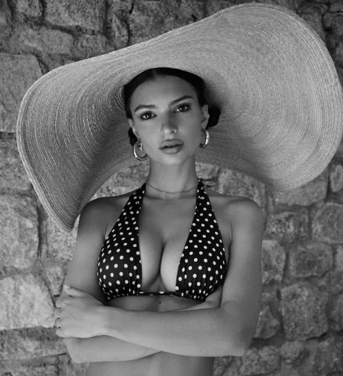 Thumbnail Emily Ratajkowski in Black and White: Fashion Inspo in Jewish Babes by cor0094