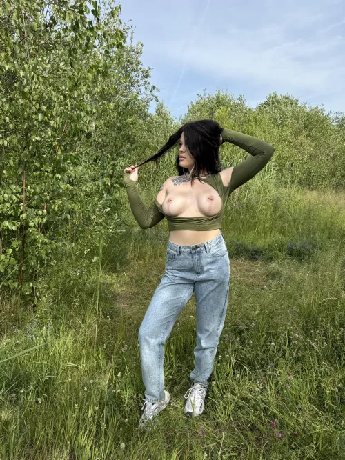 Thumbnail Hotter Than the Sun: KuSaMerty's Topless in Jeans Revelation