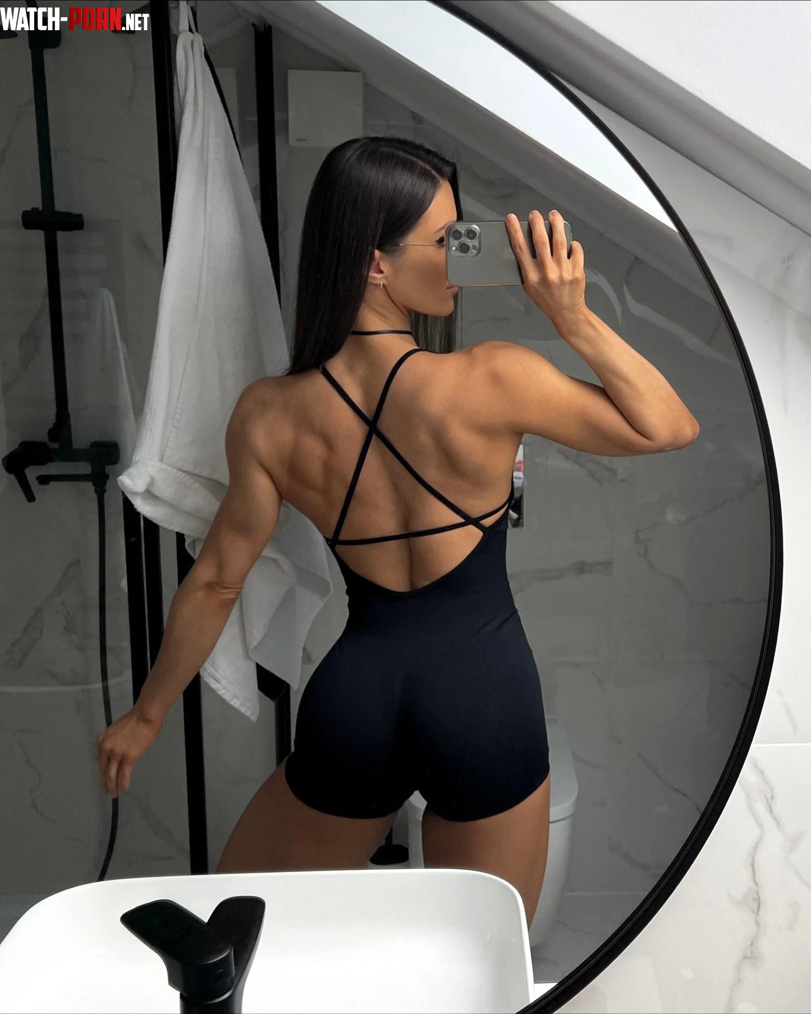 sexy fit back by linasphysique_