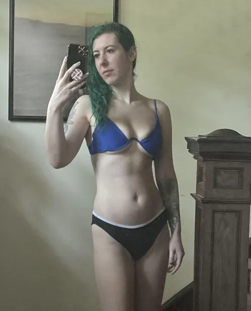 Thumbnail Sirenskiss3 Takes Bikini Selfie to MirrorSelfie