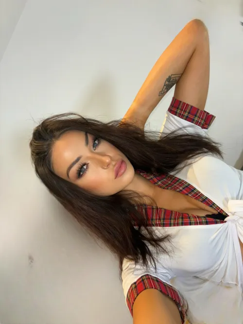 Thumbnail wild_melody Promises Brighter Days with 'Might Start Wearing This More Often' | Brunette