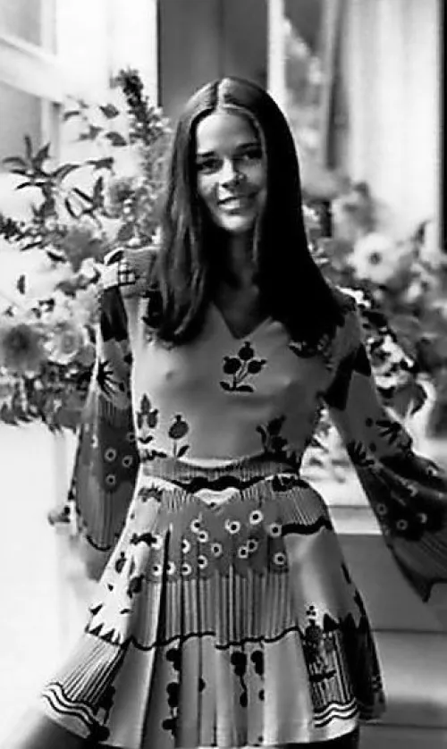 Thumbnail The Timeless Elegance of Ali MacGraw Revealed