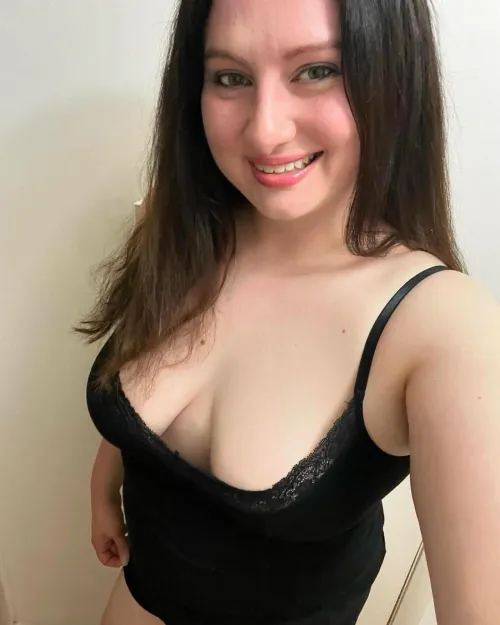Thumbnail Sweet Dreams Await: Dive Into the World of Amateur MILFs
