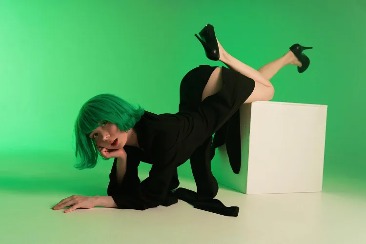 Thumbnail tanuki_tyan Exudes Power as Tatsumaki in Mesmerizing Cosplay