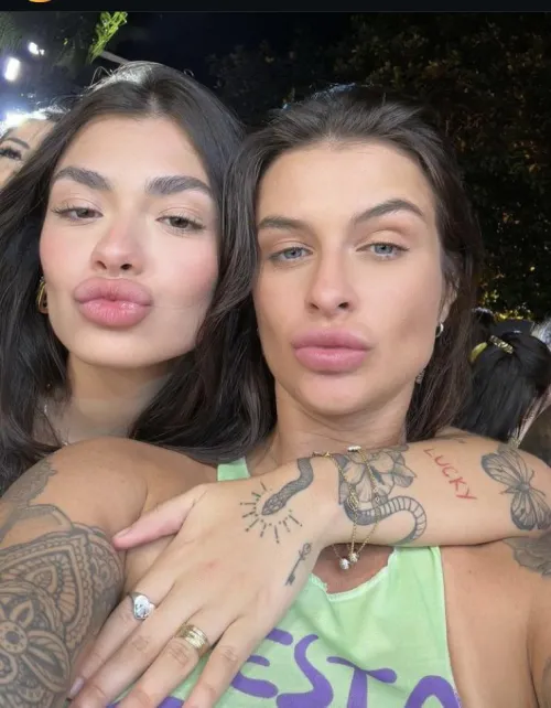 Thumbnail Eager Lips: Unveiling 'Two big lips for you cum'