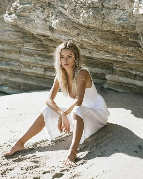 Thumbnail Madi Teeuws: Another Glance at the Allure of a Sexy Woman of the Day