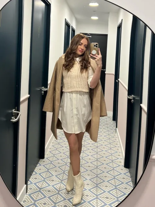 Thumbnail A Day at the Office with DaniDPlays | classygirls