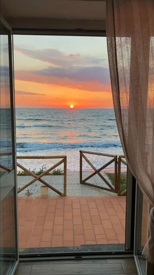 Thumbnail Chasing the Perfect Sunset Moments by Jimenahot