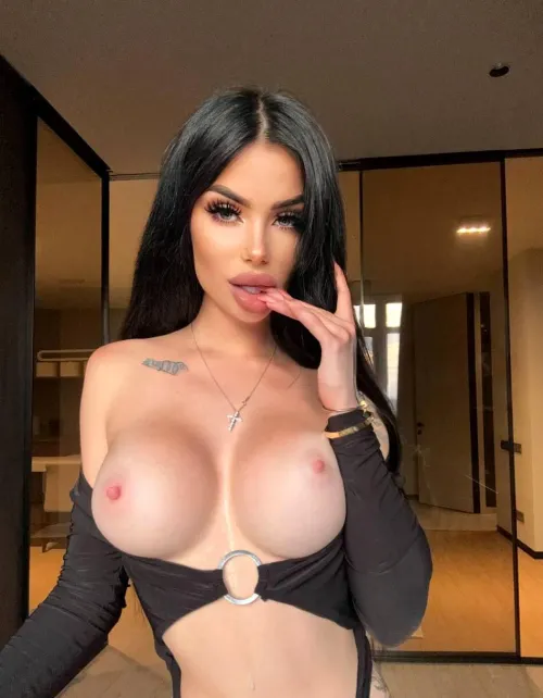 Thumbnail Revealing All: foreonality's Latina_Porn Adventure