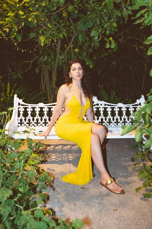 Thumbnail Valentina Nappi: Unveiling Sensuality [deleted]