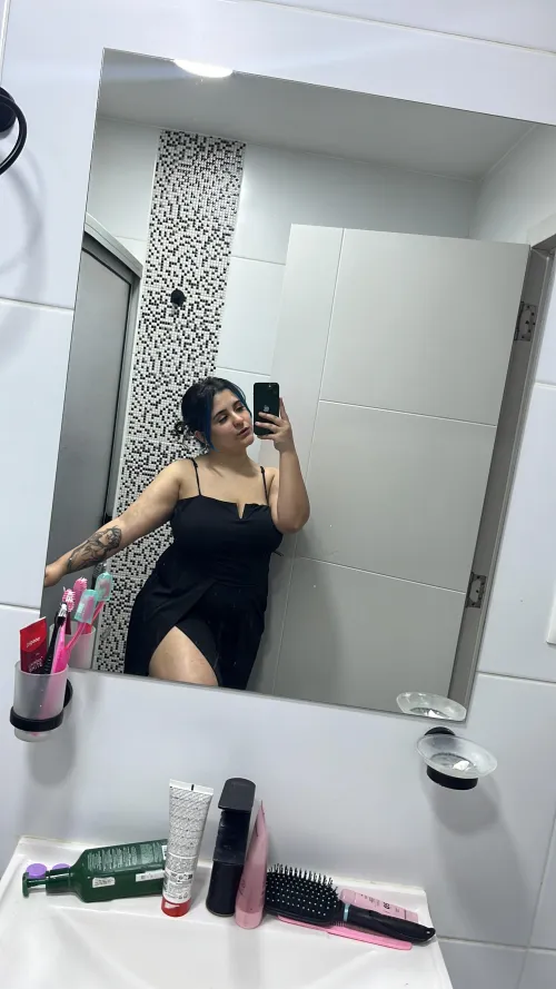 Thumbnail Jamiyaestatw Explains: Non-Nude Selfies Can Be Good Too